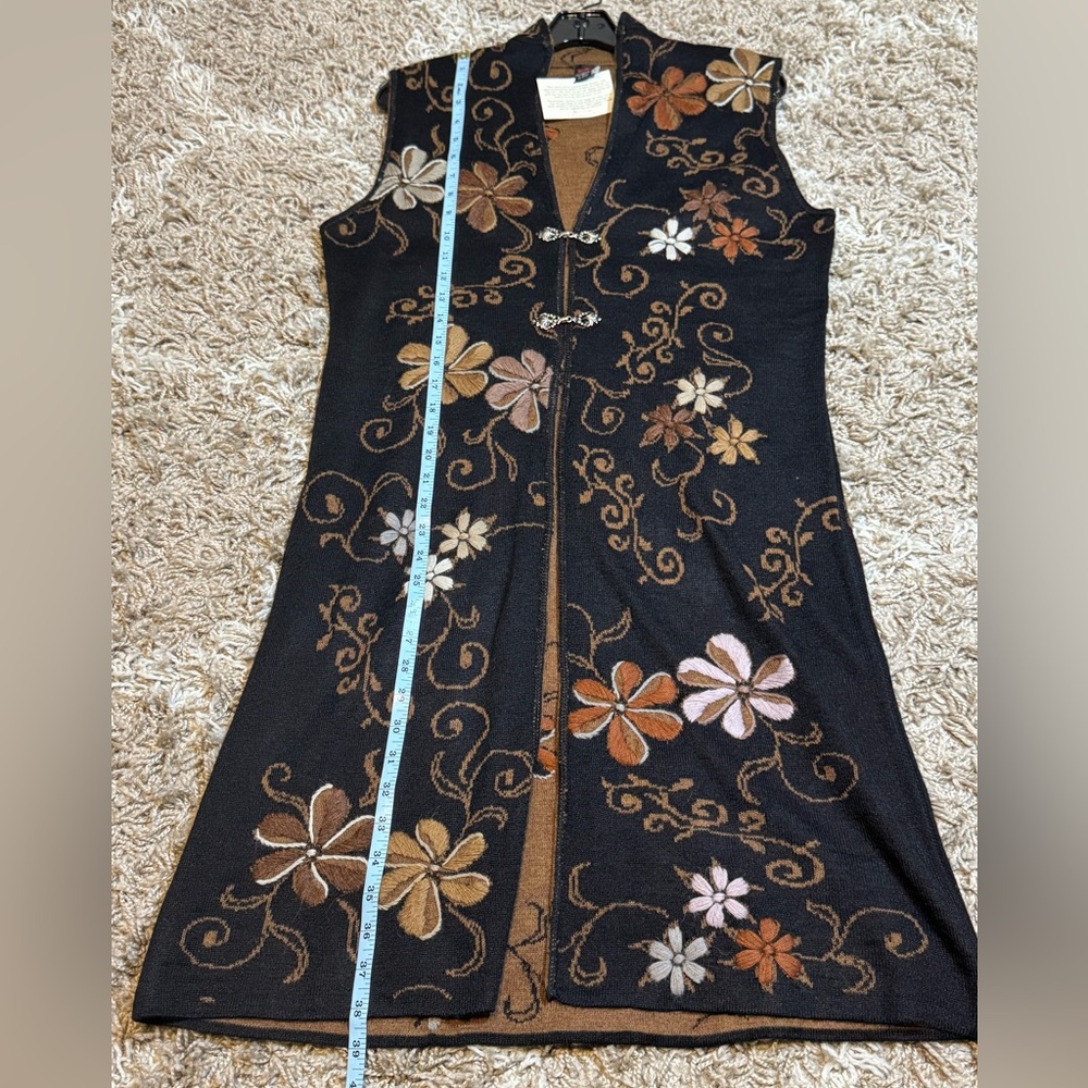 NWT Tey-Art Alpaca Blend Floral Embroidered Vest size Medium - Picture 13 of 15
